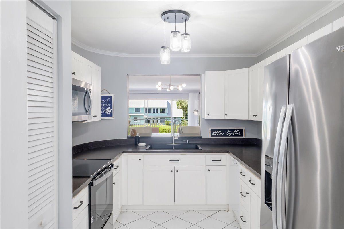 Building Photo - 6124 S River Run Dr