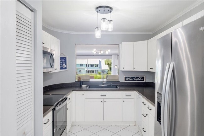 Building Photo - 6124 S River Run Dr