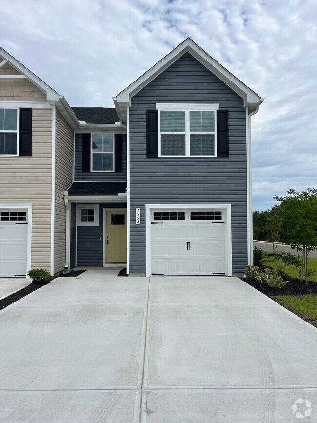 Building Photo - Brand New Townhome