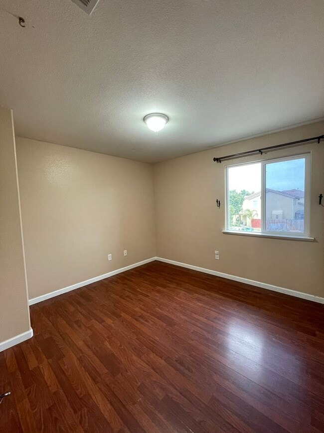 Building Photo - Half off 1st month's rent