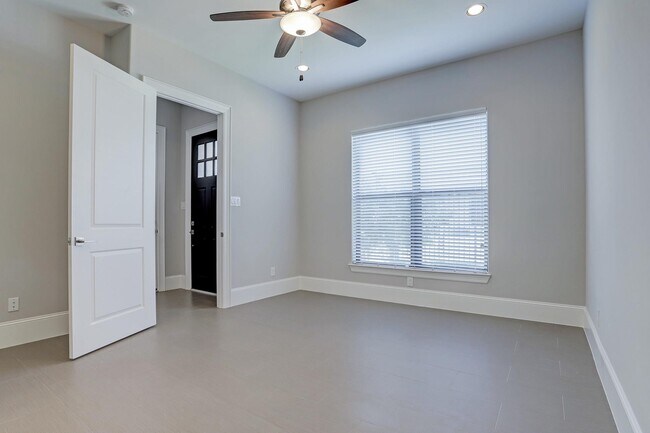 Building Photo - 1509 Nagle St