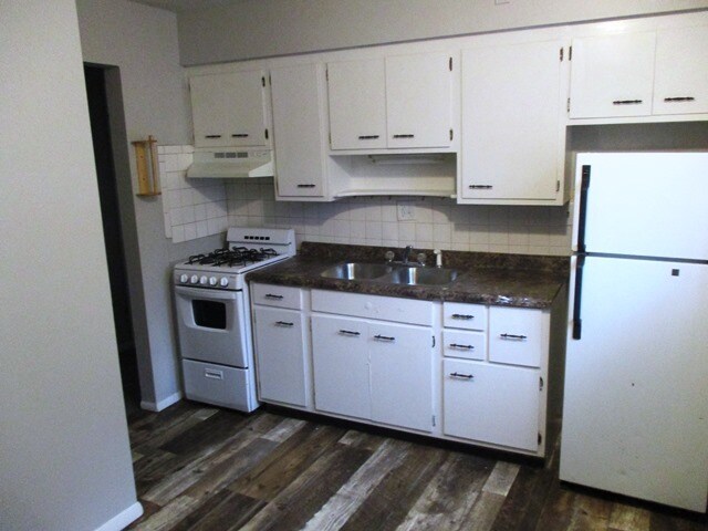 Building Photo - 504 E Locust St