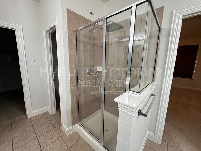 Building Photo - 2610 Meadow Ridge Dr