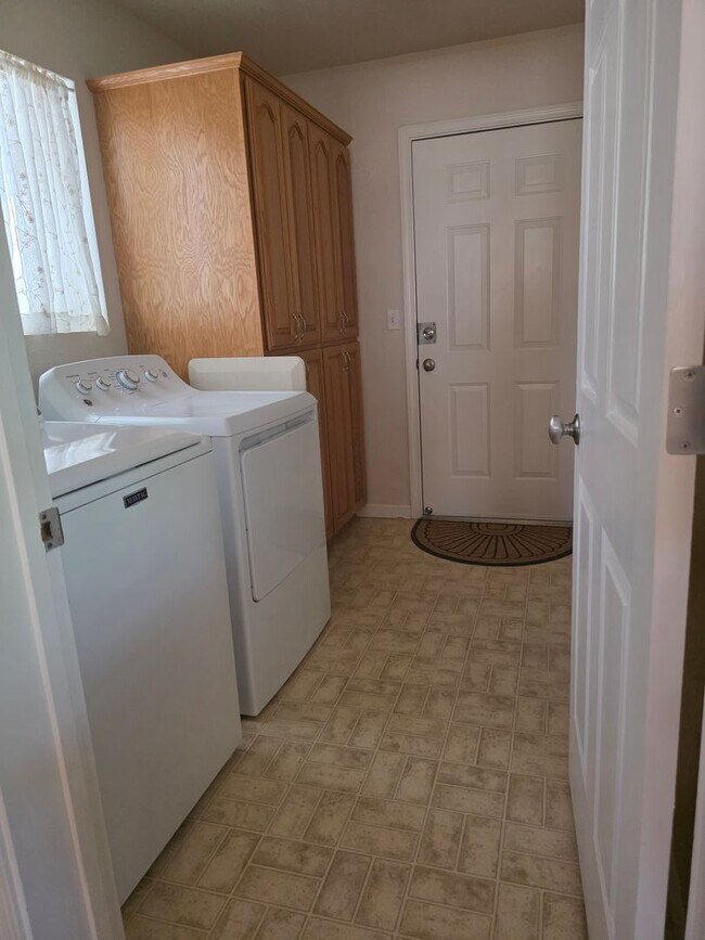 Building Photo - 3671 Sandstone Dr