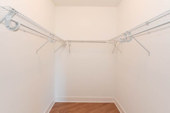 Building Photo - 735 Judson Ave