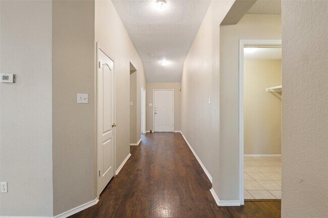Building Photo - 1008 Chippewa