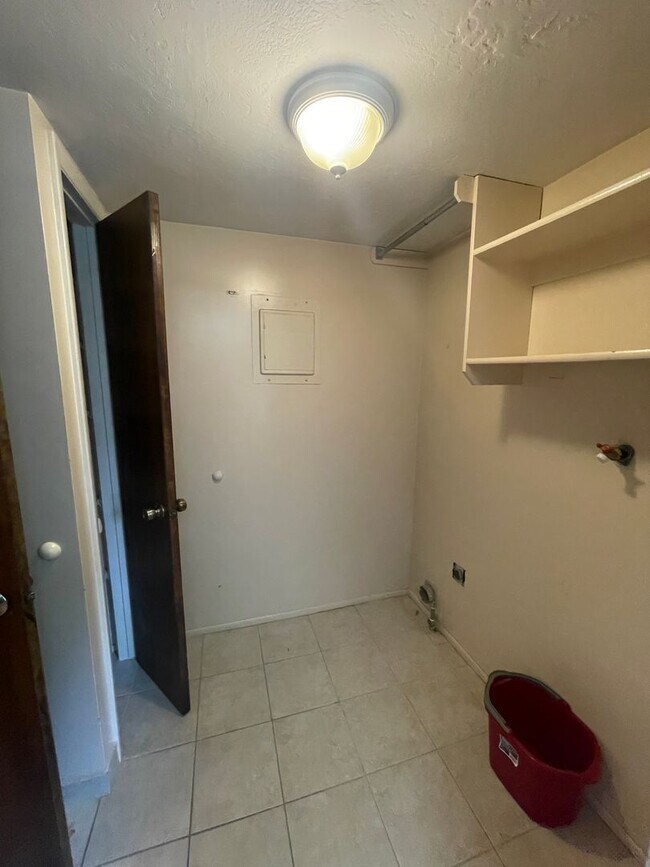 Building Photo - 785 S 200 E