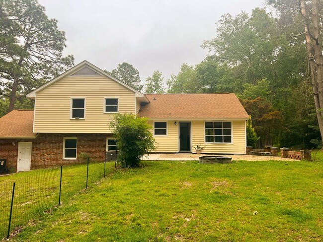 Building Photo - 544 Hillard