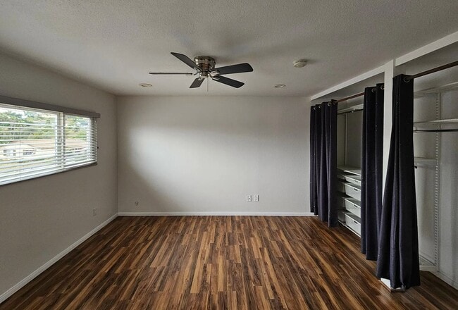 Building Photo - 2127 Hanford Dr