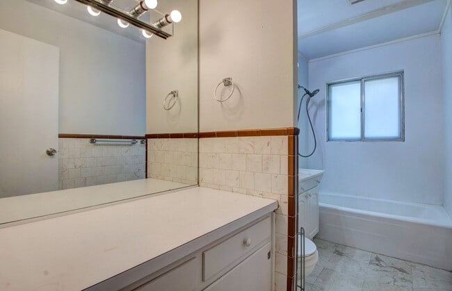 Building Photo - Spacious 4 bed, 2 bath in Sherwood!