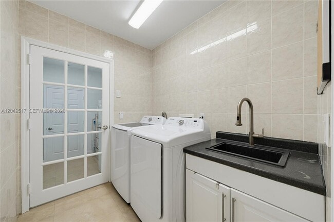 Building Photo - 14601 Pompano Dr
