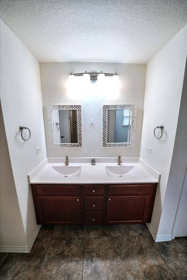 Building Photo - Charming 3-Bedroom Home in Meadows of Copp...