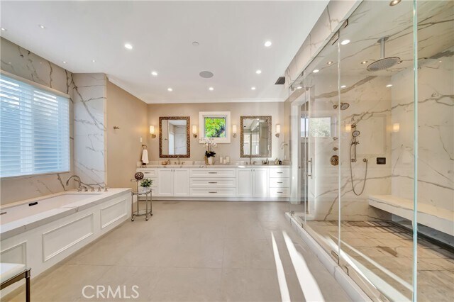 Building Photo - 2037 Delphine Ln