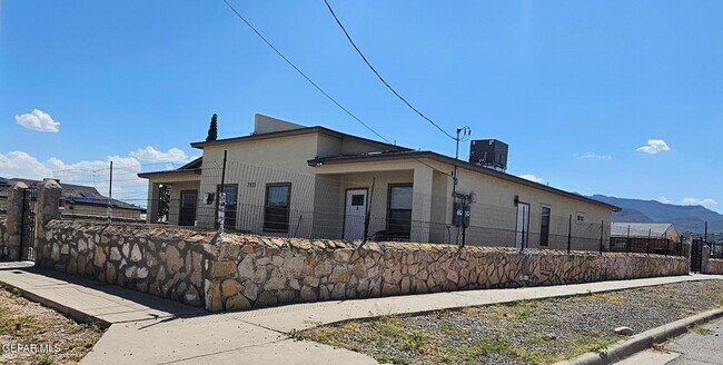 Building Photo - 7833 Mt Latona Dr