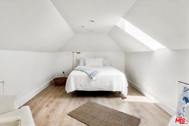 Building Photo - 2817 3rd St