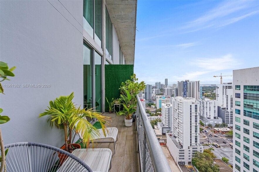 Building Photo - 690 SW 1st Ct