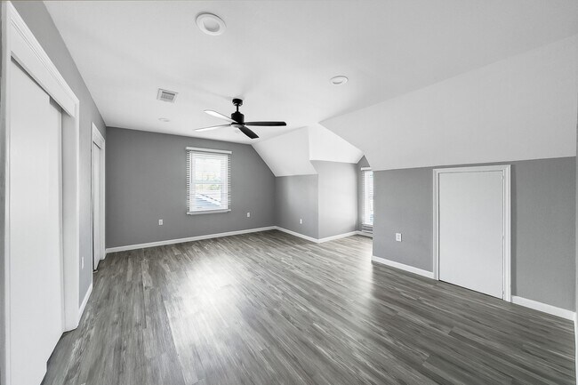 Building Photo - 7323 Farnsworth St