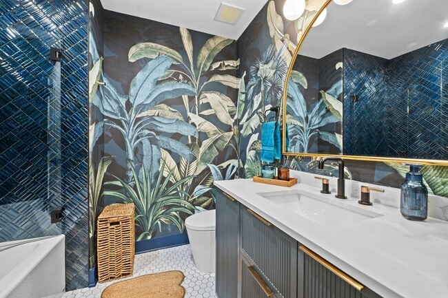 Building Photo - 2062 Hyacinth Rd