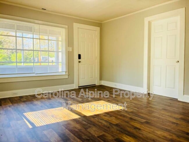 Building Photo - 410 Carolina Ave