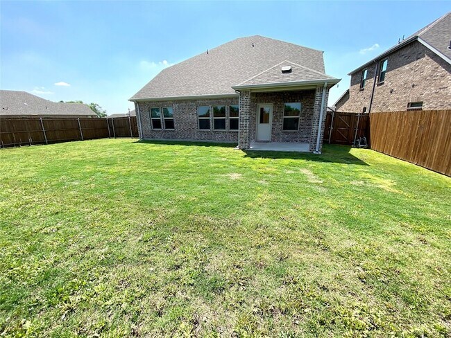 Building Photo - 1800 Canyon Ln