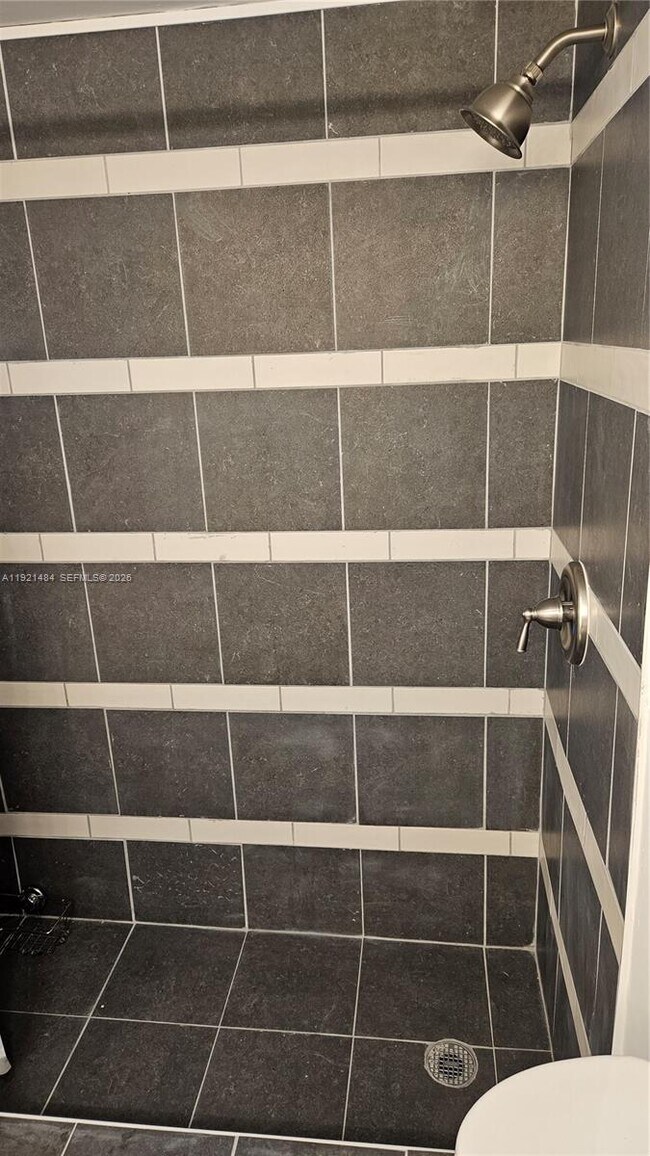 Building Photo - 404 NW 68th Ave