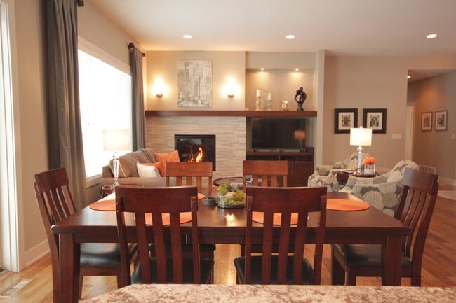 Building Photo - Beautiful luxury custom home