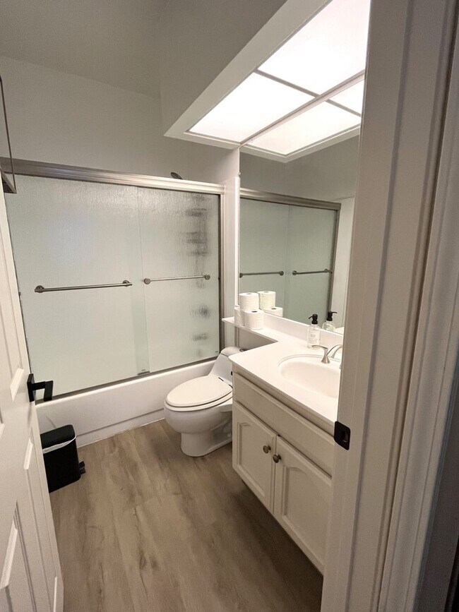 Building Photo - Resort style living - 2 Bd/2Ba 1,112 SqFt Condo