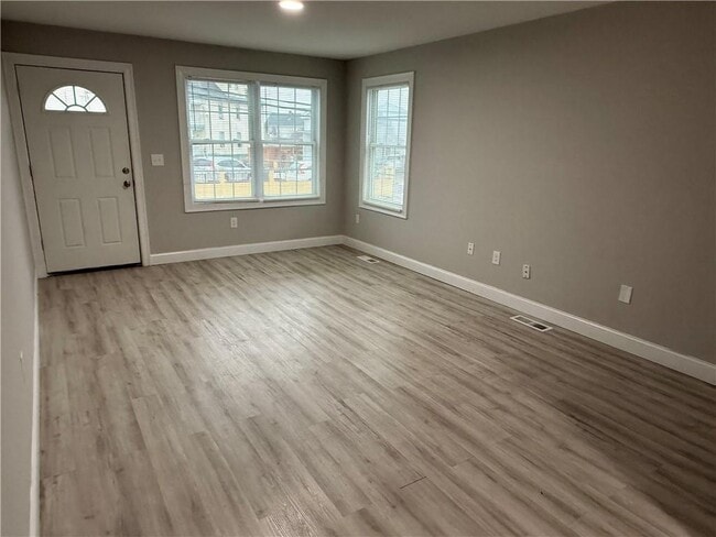 Building Photo - 25 Denison St