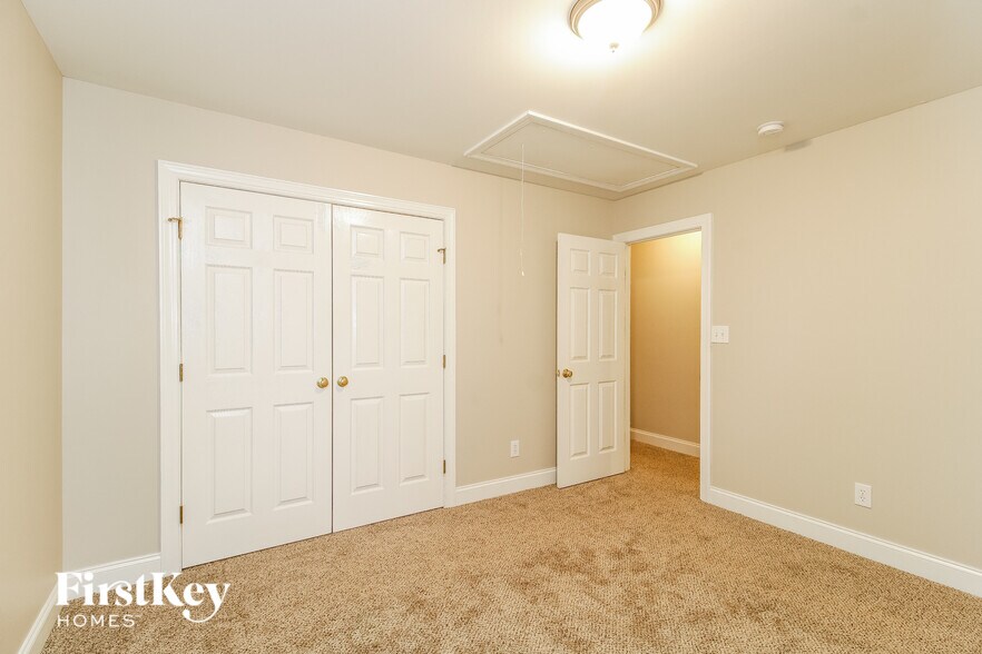 Building Photo - 7505 Summersun Dr