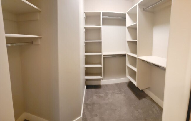 Building Photo - Fra-565