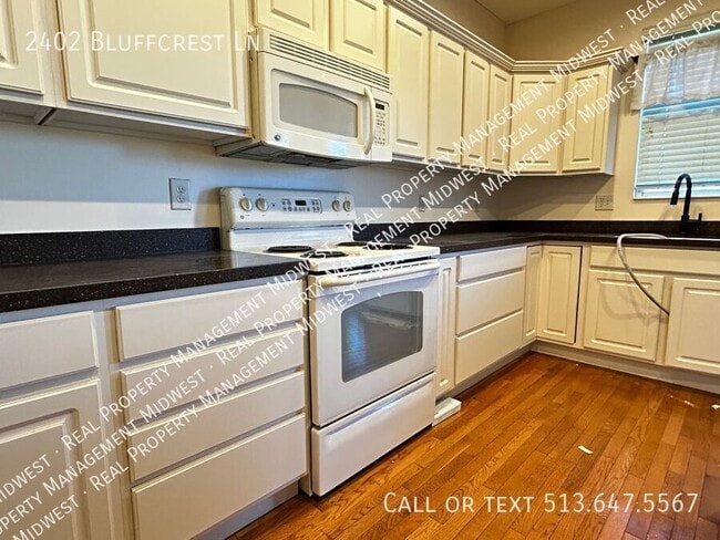 Building Photo - 2402 Bluffcrest Ln