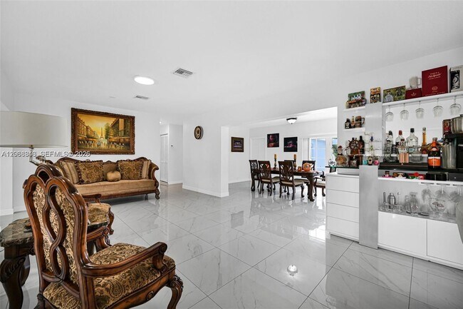 Building Photo - 756 W 53rd St