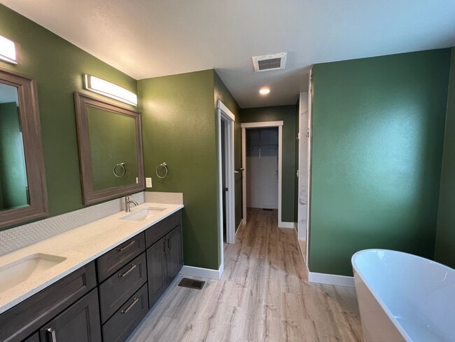 Building Photo - New on the Market!