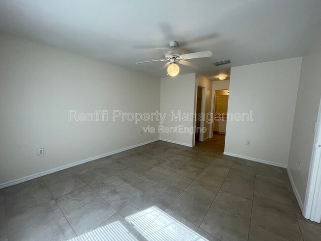 Building Photo - 1429 NE 5th Ave