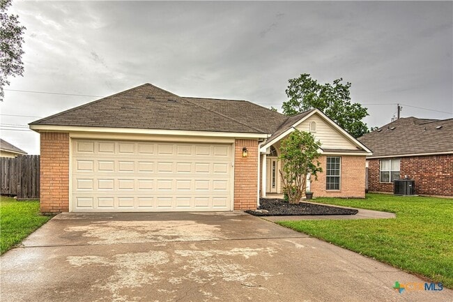 Building Photo - 5005 Warwicke Dr