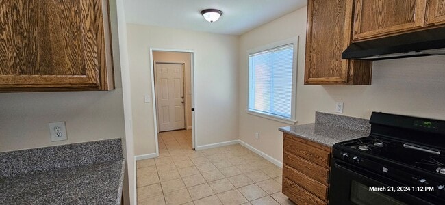 Building Photo - Charming Updated Single Story Home is Cent...