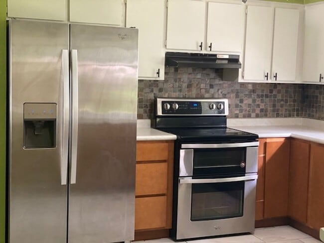 Building Photo - Brandon home available soon!