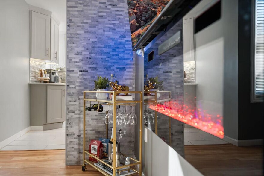 Building Photo - 32 E 44th St