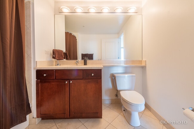 Building Photo - 200 N Jefferson St