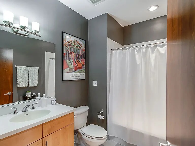 Building Photo - 117 30th Ave N