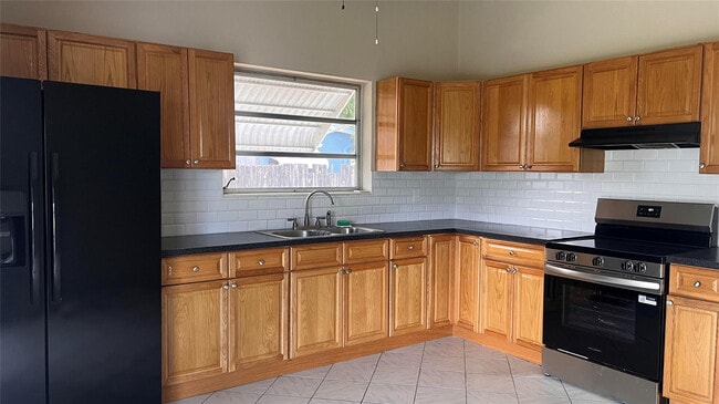 Building Photo - 6540 SW 4th St