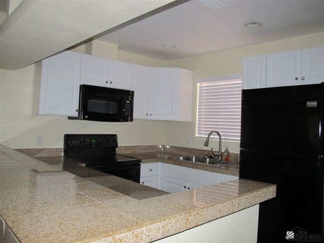 Building Photo - 2776 S Ave 2 1/2 E