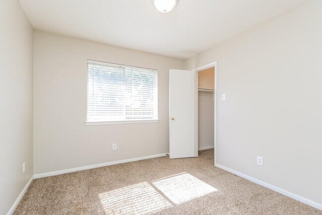 Building Photo - 12119 Bowsman Dr