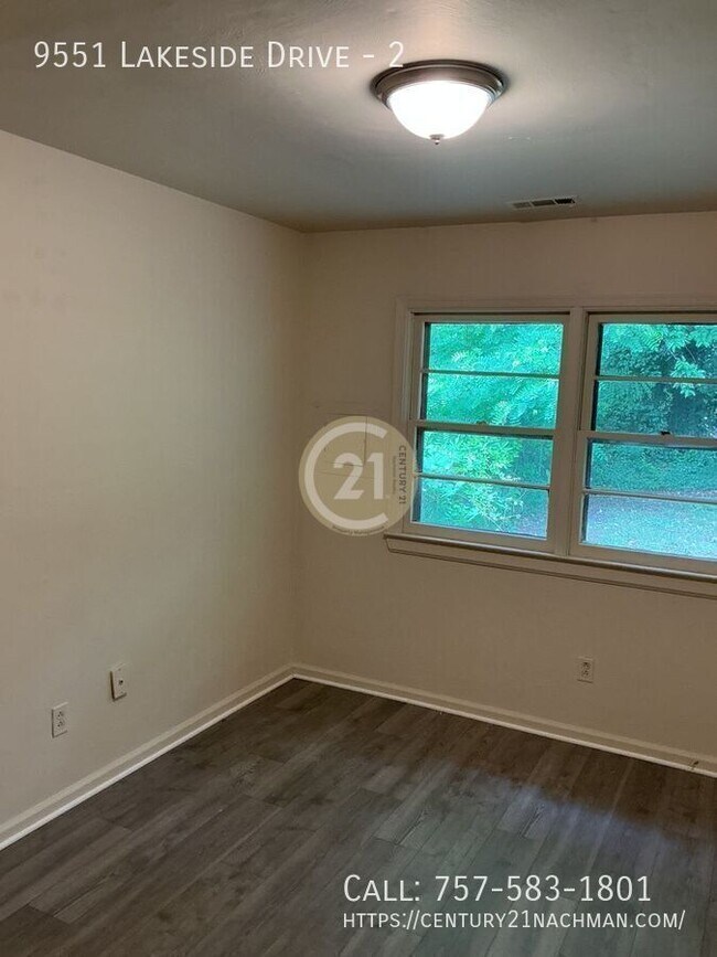 Building Photo - 9551 Lakeside Dr