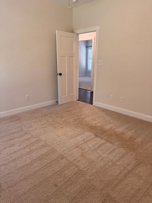 Building Photo - 3 Bedroom || 2 Bathroom Home in Forest