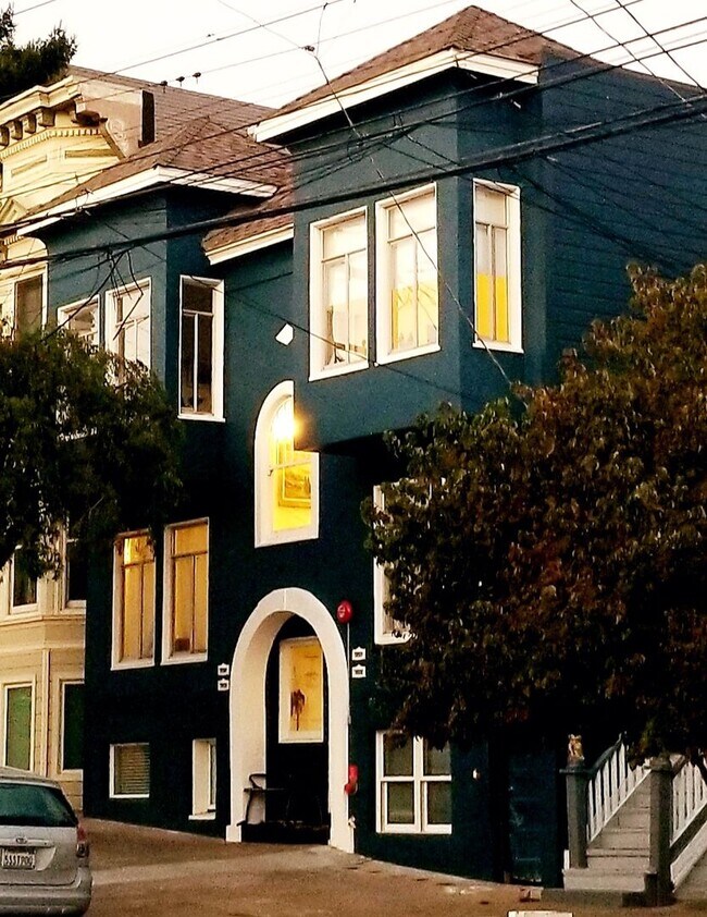 Building Photo - 1035 Sanchez St