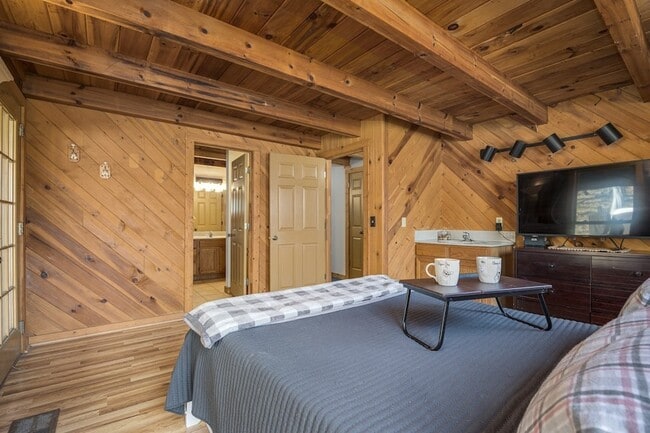 Building Photo - 1762 Burke Hollow Rd