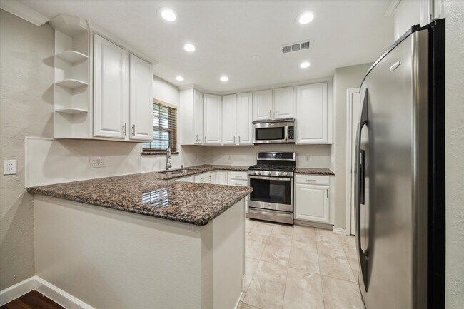 Building Photo - 7731 Schneider