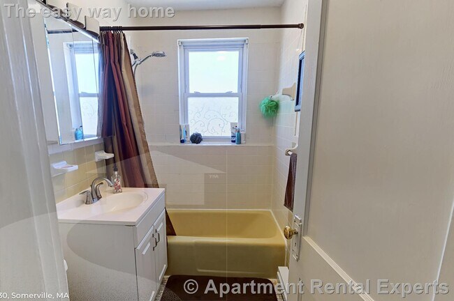 Building Photo - 402 Highland Ave