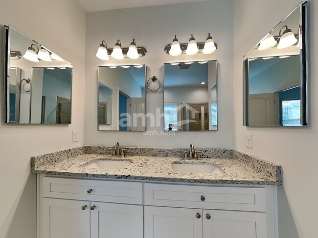 Building Photo - 30 Adams Manor Court